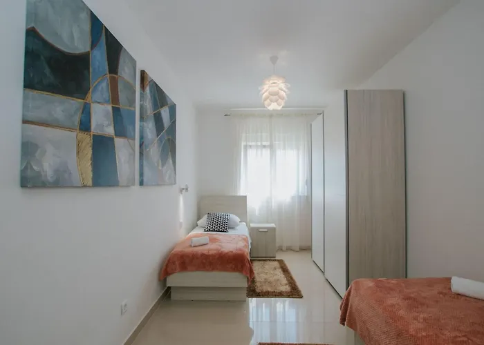 Scenic Sea View - Two Bedroom With Balcony And Sea View