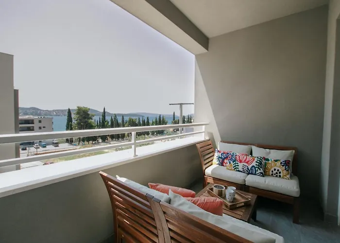 Apartman Scenic Sea View - Two Bedroom With Balcony And Sea View *