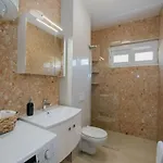 Scenic Sea View - Two Bedroom With Balcony And Sea View *