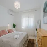 Scenic Sea View - Two Bedroom With Balcony And Sea View *