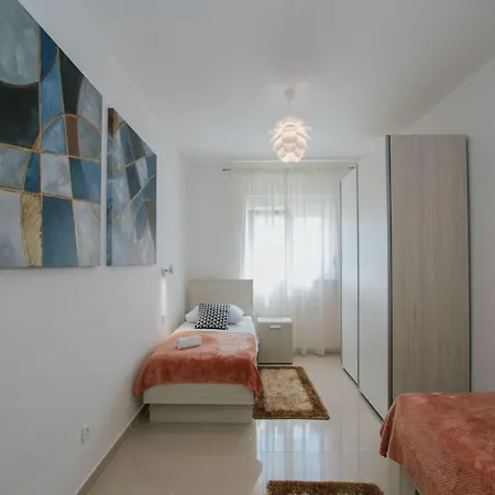 Scenic Sea View - Two Bedroom With Balcony And Sea View