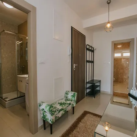 Scenic Sea View - Two Bedroom With Balcony And Sea View Apartment *