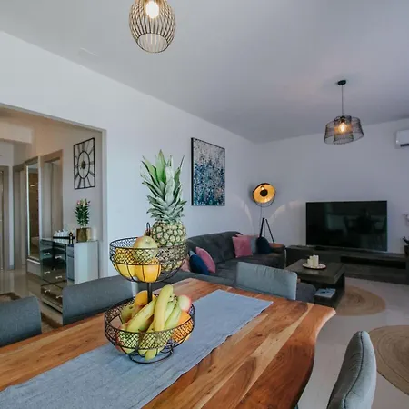 Scenic Sea View - Two Bedroom With Balcony And Sea View Trogir