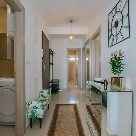Scenic Sea View - Two Bedroom With Balcony And Sea View