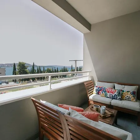 Apartment Scenic Sea View - Two Bedroom With Balcony And Sea View *