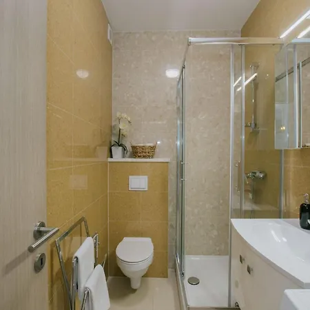 Lägenhet Scenic Sea View - Two Bedroom With Balcony And Sea View *