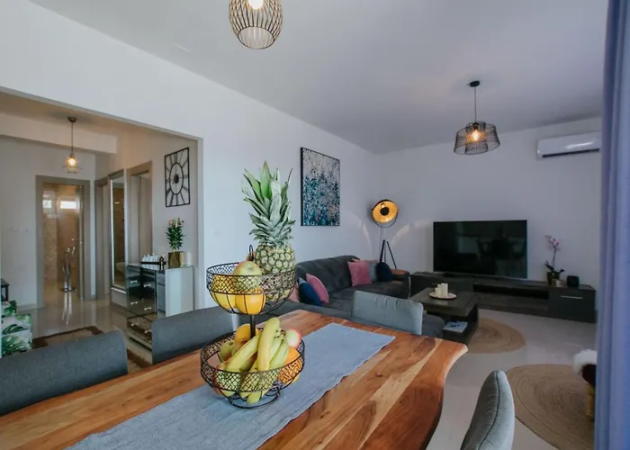 Scenic Sea View - Two Bedroom With Balcony And Sea View Trogir