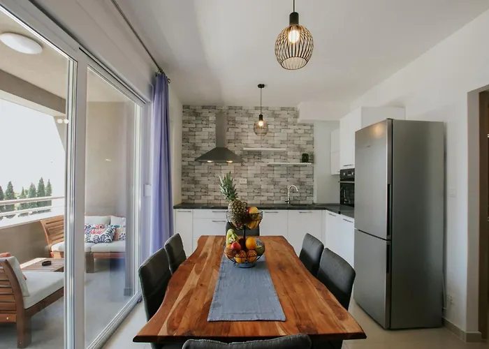 Scenic Sea View - Two Bedroom With Balcony And Sea View Trogir