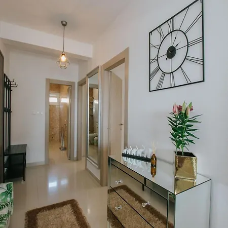 Lejlighed Scenic Sea View - Two Bedroom With Balcony And Sea View *